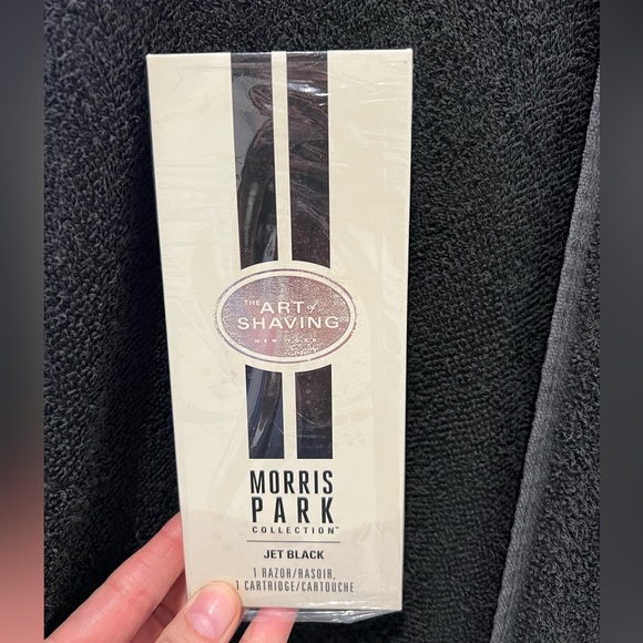 The Art of Shaving Morris Park Collection Jet Black razor and cartridge - Picture 2 of 3